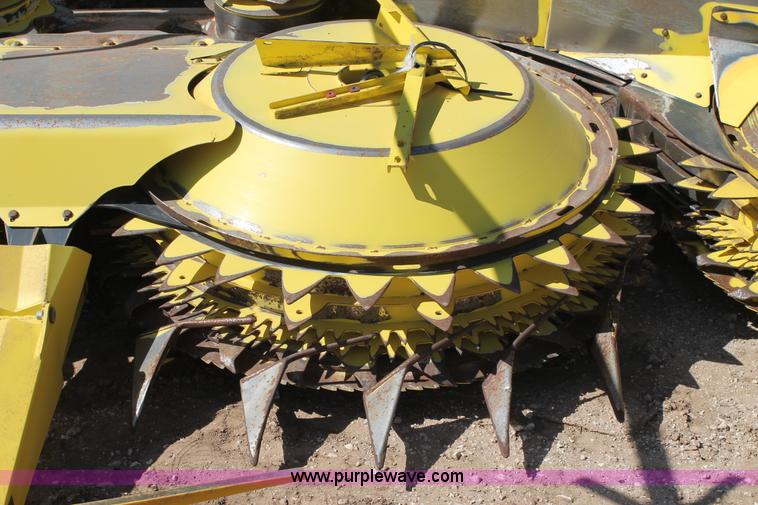 image for item AO9526 2010 John Deere 678 forage head