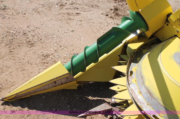 image for item AO9526 2010 John Deere 678 forage head