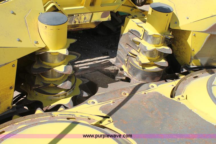 image for item AO9526 2010 John Deere 678 forage head