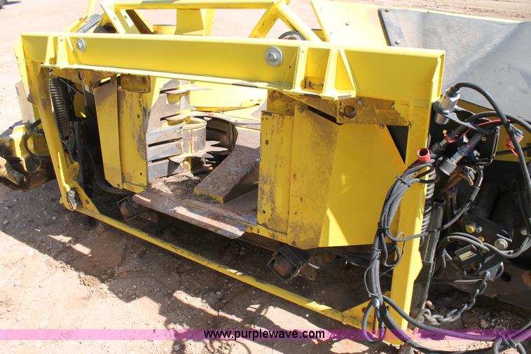 image for item AO9526 2010 John Deere 678 forage head