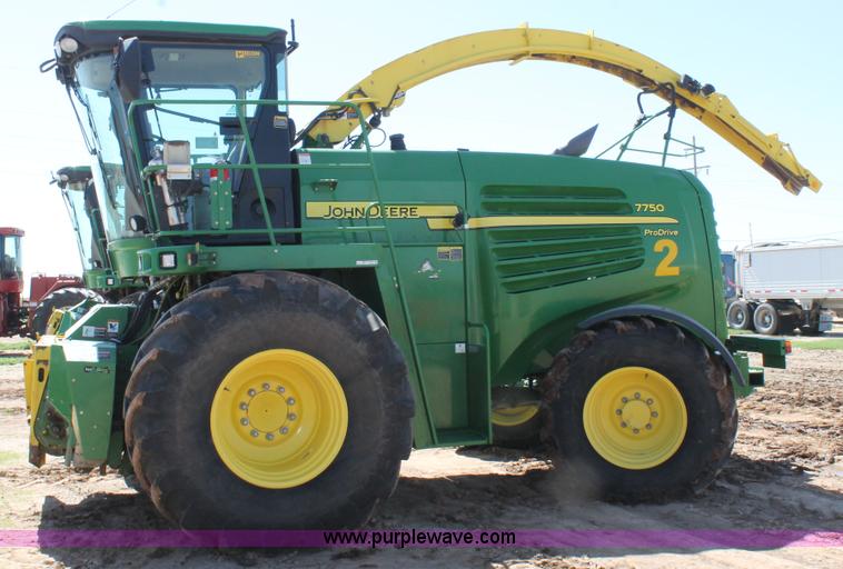 image for item AO9527 2012 John Deere 7750 forage harvester