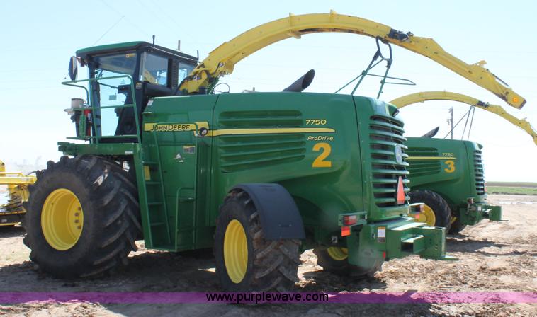 image for item AO9527 2012 John Deere 7750 forage harvester