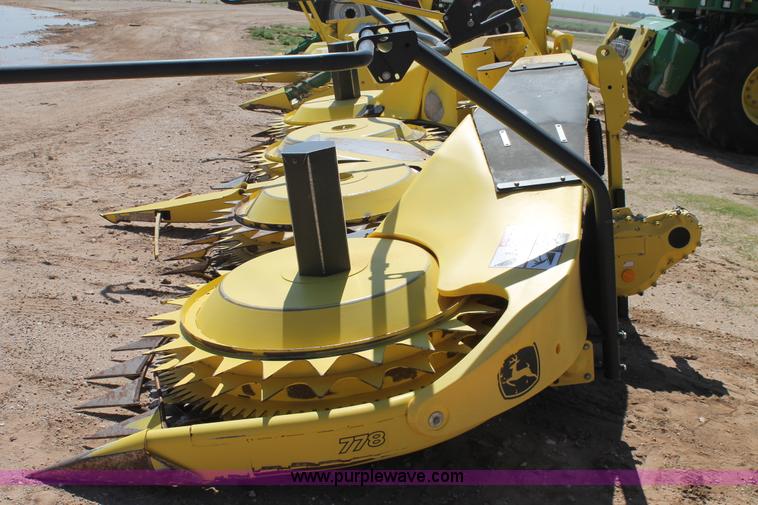 image for item AO9528 2013 John Deere 778 forage head