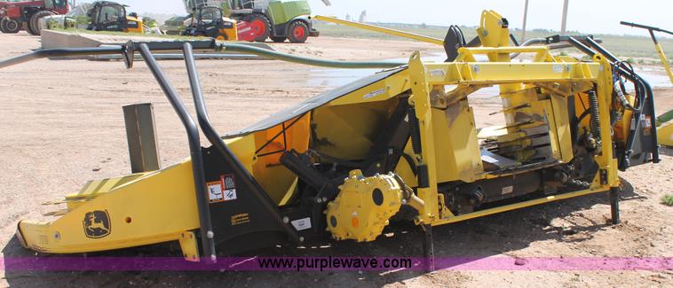 image for item AO9528 2013 John Deere 778 forage head