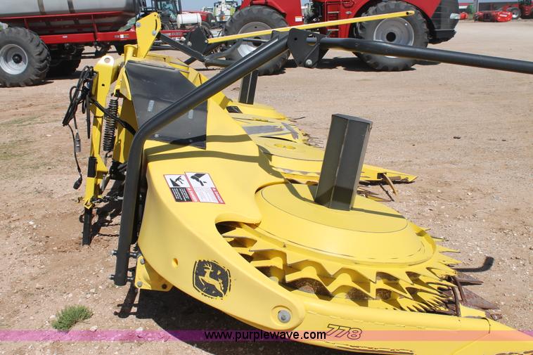 image for item AO9528 2013 John Deere 778 forage head