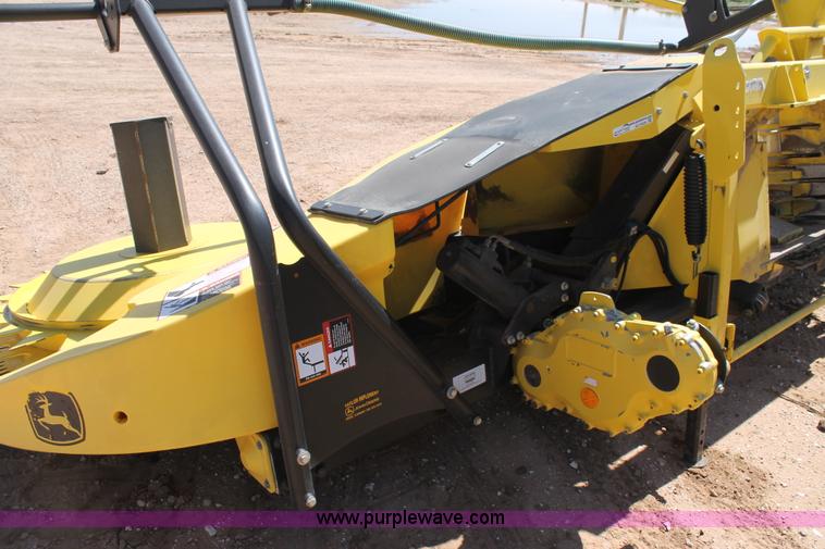 image for item AO9528 2013 John Deere 778 forage head