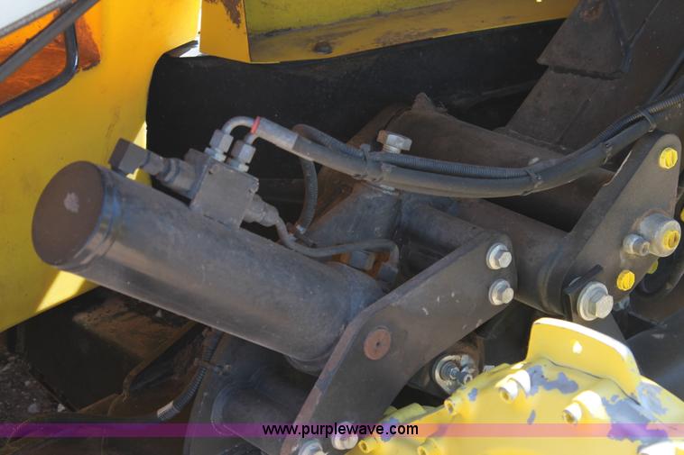 image for item AO9528 2013 John Deere 778 forage head