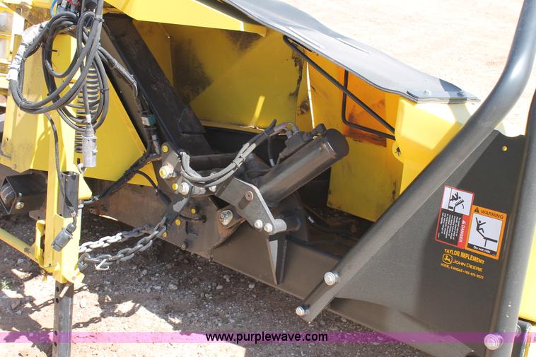 image for item AO9528 2013 John Deere 778 forage head