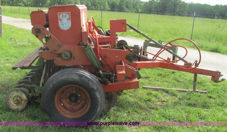 image for item AY9854 Tye 104-4404 Pasture Pleaser no-till drill