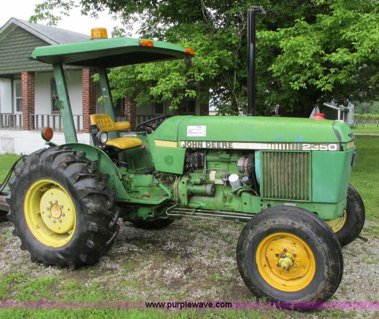 image for item B2956 1985 John Deere 2350 tractor