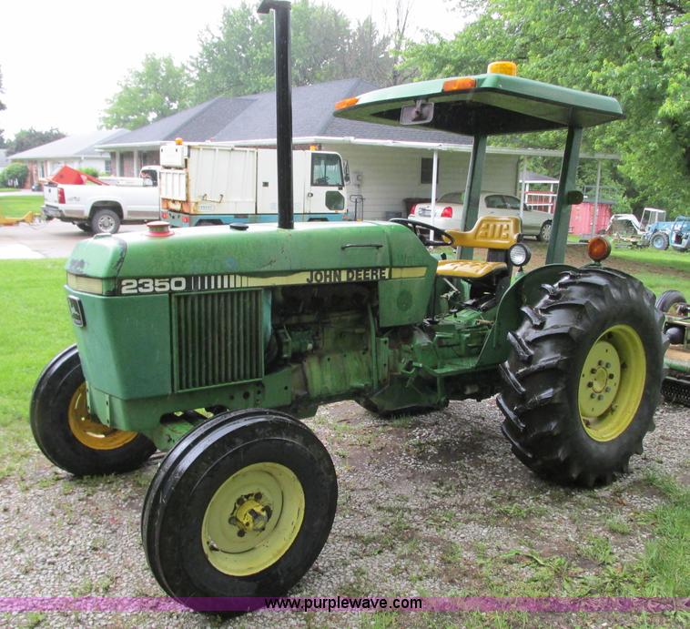 image for item B2956 1985 John Deere 2350 tractor
