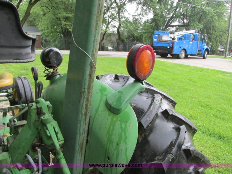 image for item B2956 1985 John Deere 2350 tractor