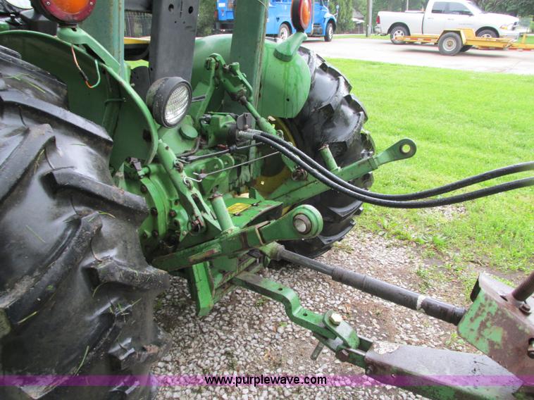 image for item B2956 1985 John Deere 2350 tractor