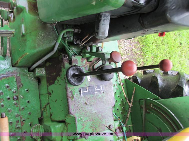 image for item B2956 1985 John Deere 2350 tractor