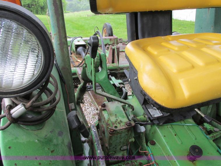 image for item B2956 1985 John Deere 2350 tractor