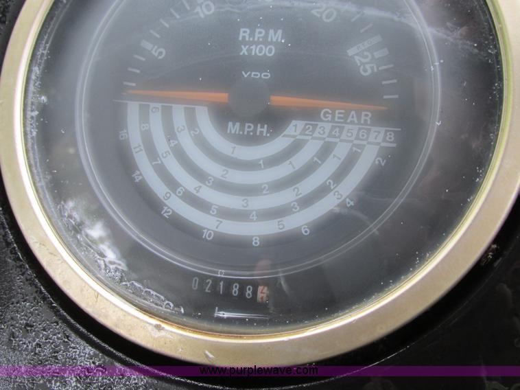 image for item B2956 1985 John Deere 2350 tractor