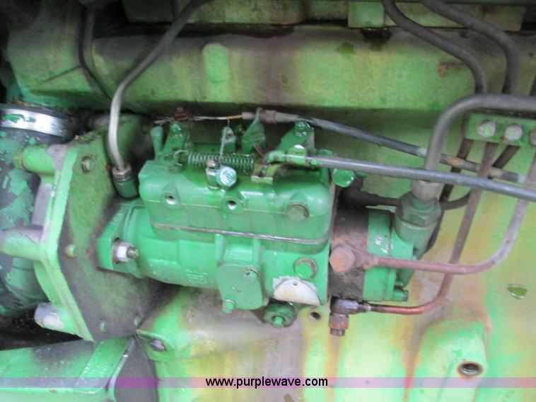 image for item B2956 1985 John Deere 2350 tractor