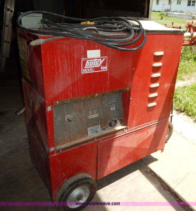 image for item BC9465 Hotsy 900 pressure washer