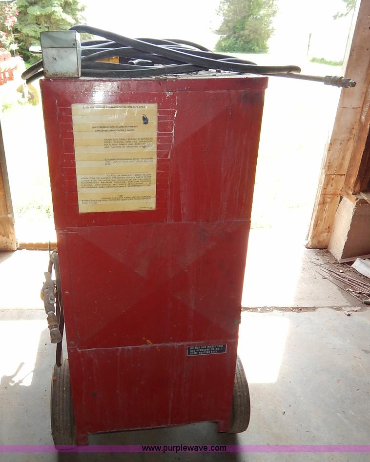 image for item BC9465 Hotsy 900 pressure washer