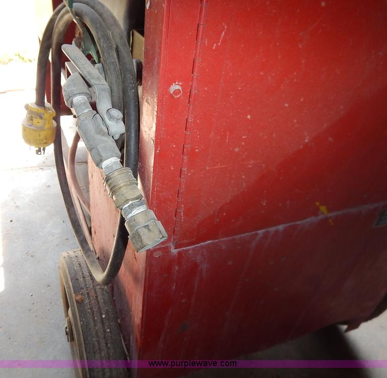 image for item BC9465 Hotsy 900 pressure washer