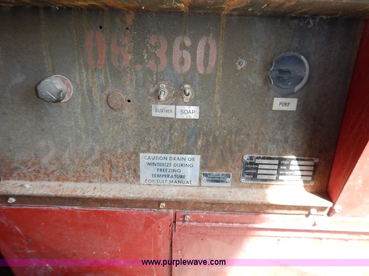 image for item BC9465 Hotsy 900 pressure washer