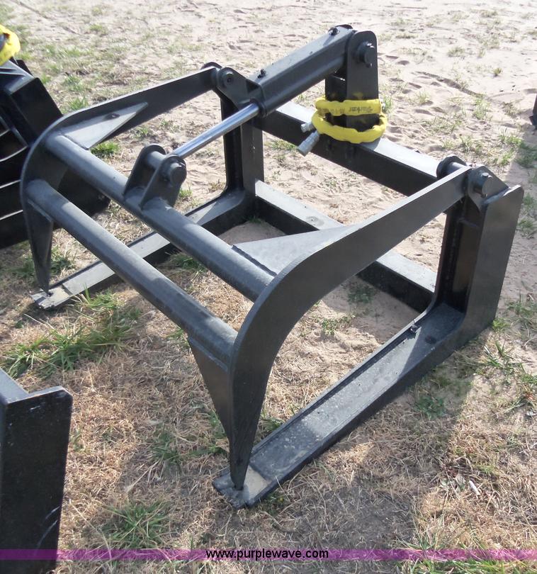 Wildkat heavy duty skid steer fork/hay grapple in Newton, KS Item