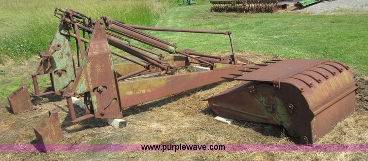 image for item D2472 1949 John Deere A tractor