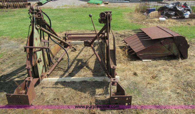 image for item D2472 1949 John Deere A tractor