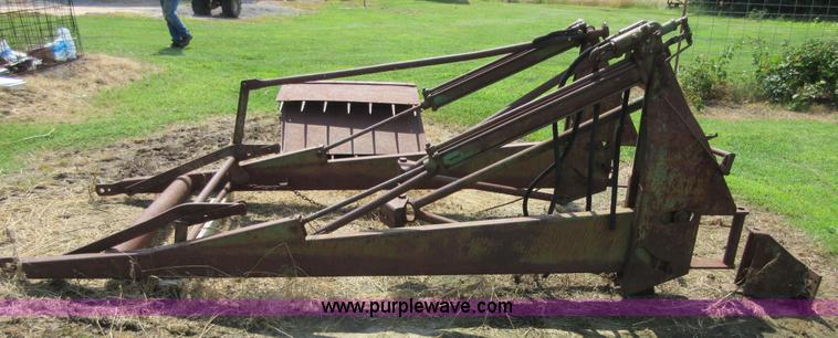 image for item D2472 1949 John Deere A tractor