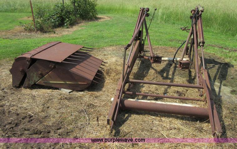 image for item D2472 1949 John Deere A tractor