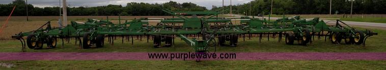 image for item F7803 1998 John Deere 985 field cultivator