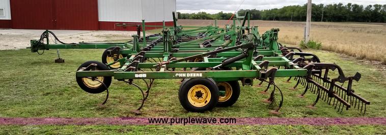 image for item F7803 1998 John Deere 985 field cultivator