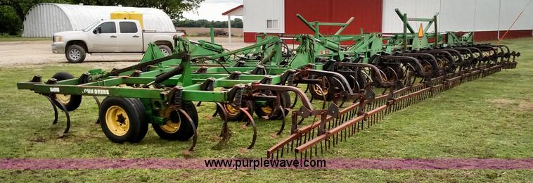 image for item F7803 1998 John Deere 985 field cultivator