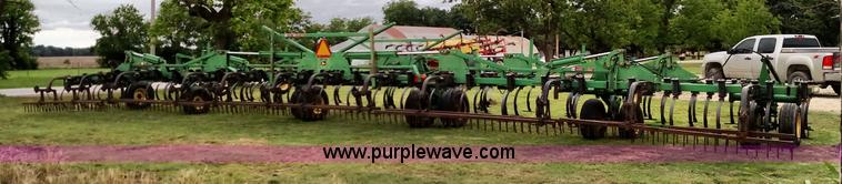 image for item F7803 1998 John Deere 985 field cultivator