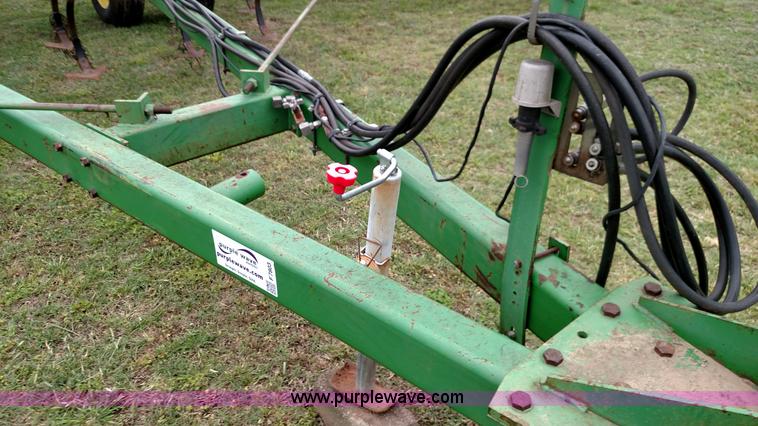 image for item F7803 1998 John Deere 985 field cultivator