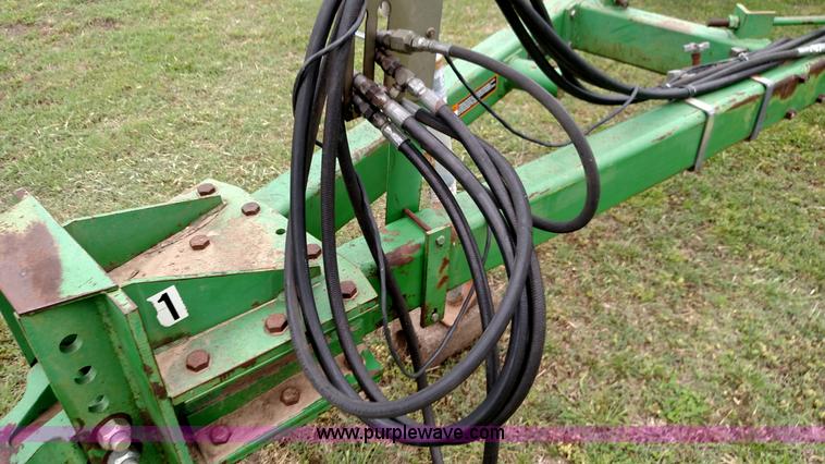 image for item F7803 1998 John Deere 985 field cultivator