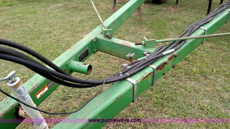 image for item F7803 1998 John Deere 985 field cultivator