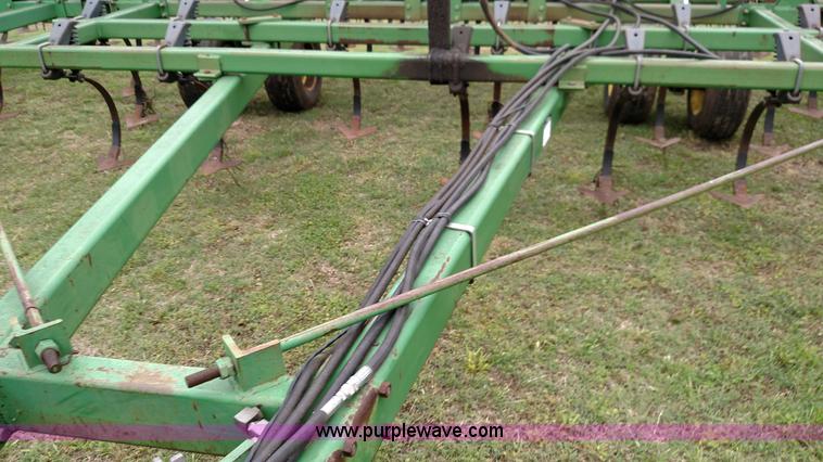 image for item F7803 1998 John Deere 985 field cultivator