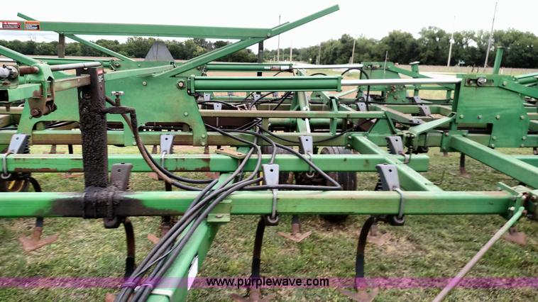 image for item F7803 1998 John Deere 985 field cultivator