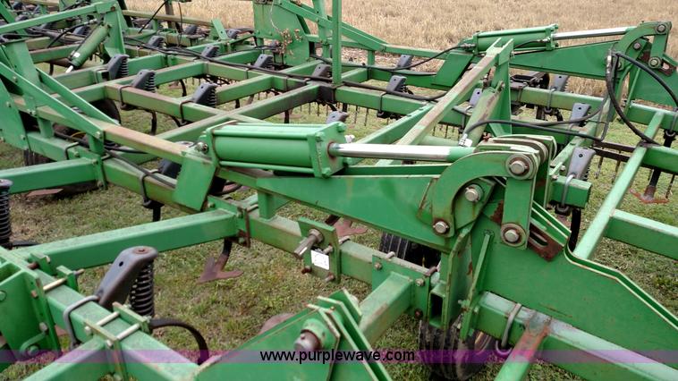 image for item F7803 1998 John Deere 985 field cultivator