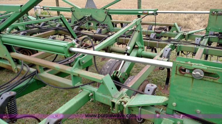 image for item F7803 1998 John Deere 985 field cultivator