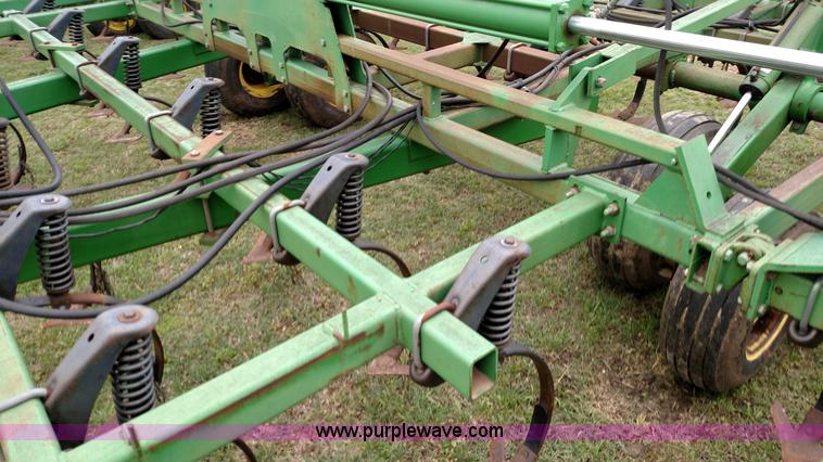 image for item F7803 1998 John Deere 985 field cultivator