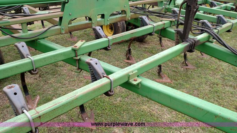 image for item F7803 1998 John Deere 985 field cultivator