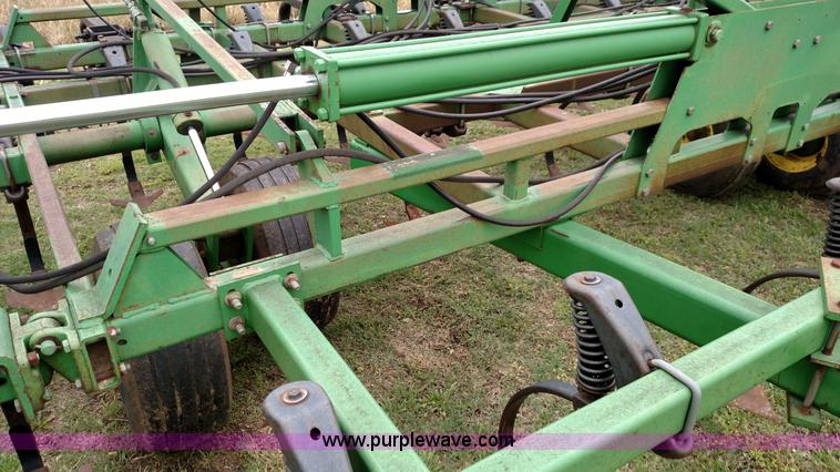 image for item F7803 1998 John Deere 985 field cultivator