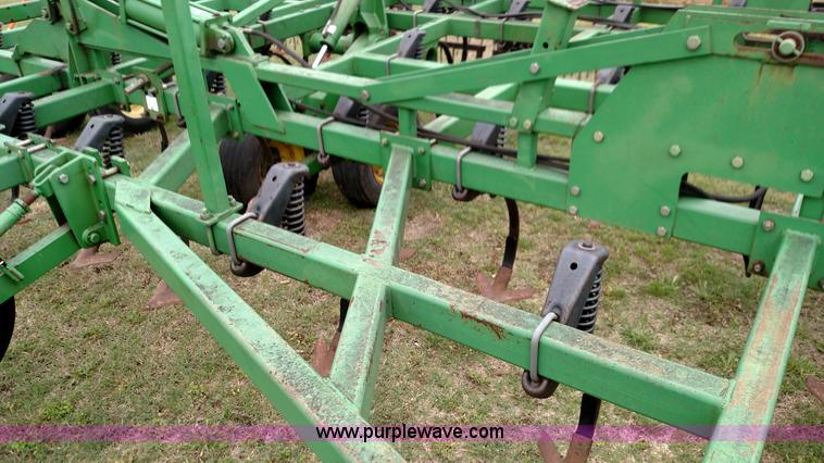 image for item F7803 1998 John Deere 985 field cultivator