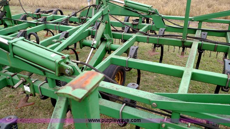 image for item F7803 1998 John Deere 985 field cultivator