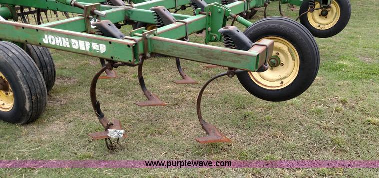 image for item F7803 1998 John Deere 985 field cultivator