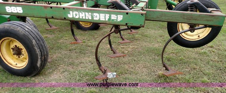 image for item F7803 1998 John Deere 985 field cultivator