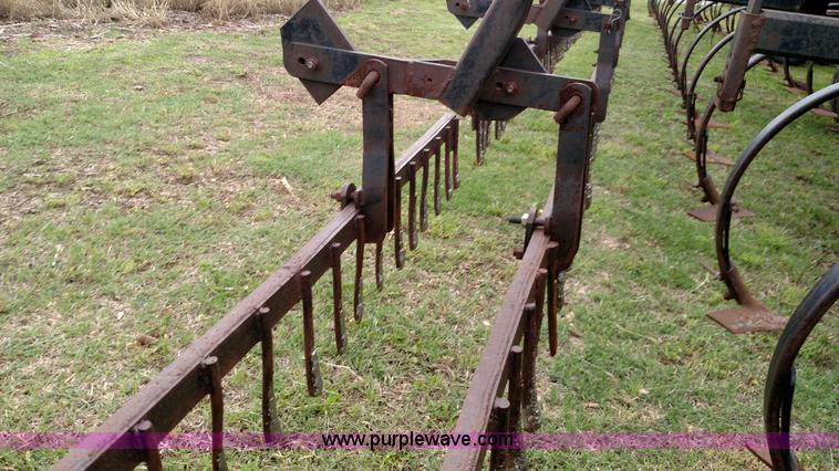 image for item F7803 1998 John Deere 985 field cultivator