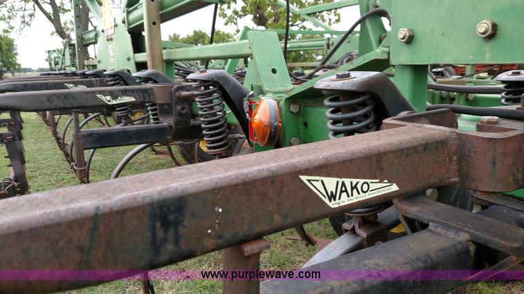 image for item F7803 1998 John Deere 985 field cultivator